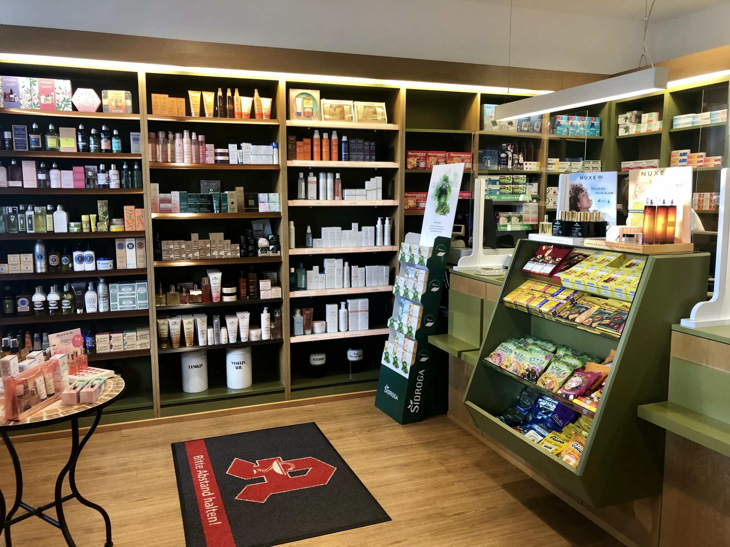 Hirsch Apotheke innen